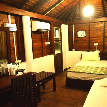 Rock Fort Beach Resort Unawatuna Esterno foto