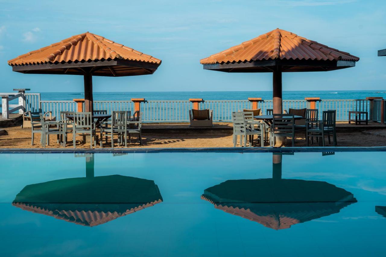 Rock Fort Beach Resort Unawatuna Esterno foto