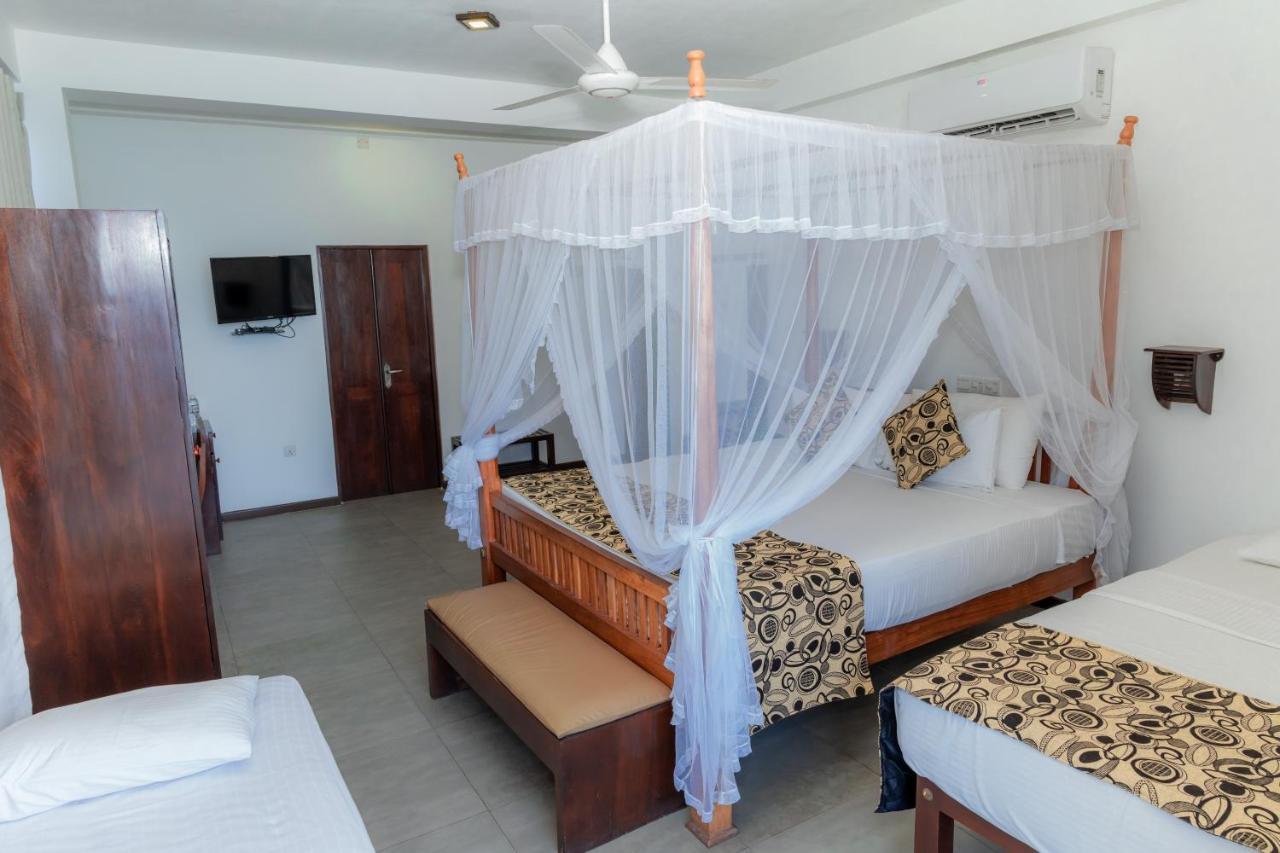 Rock Fort Beach Resort Unawatuna Esterno foto