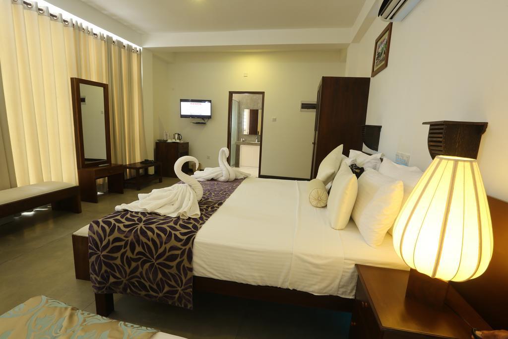 Rock Fort Beach Resort Unawatuna Esterno foto