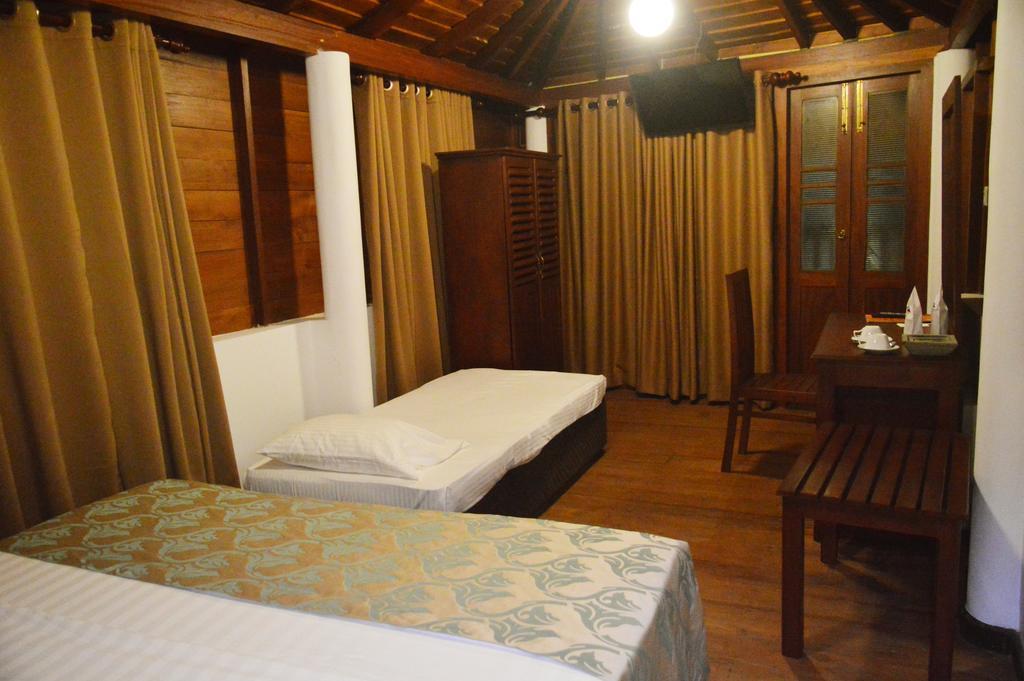 Rock Fort Beach Resort Unawatuna Esterno foto