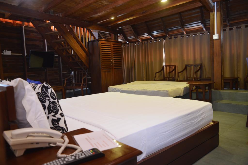 Rock Fort Beach Resort Unawatuna Esterno foto