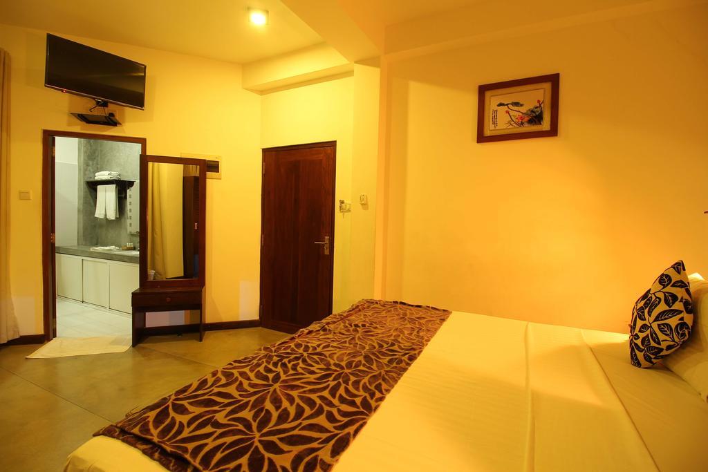 Rock Fort Beach Resort Unawatuna Esterno foto