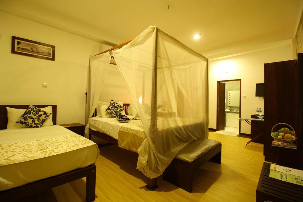 Rock Fort Beach Resort Unawatuna Esterno foto