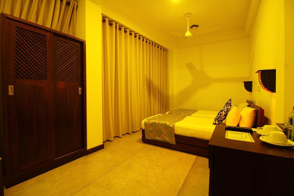 Rock Fort Beach Resort Unawatuna Esterno foto