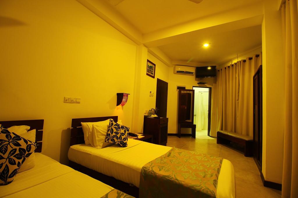 Rock Fort Beach Resort Unawatuna Esterno foto