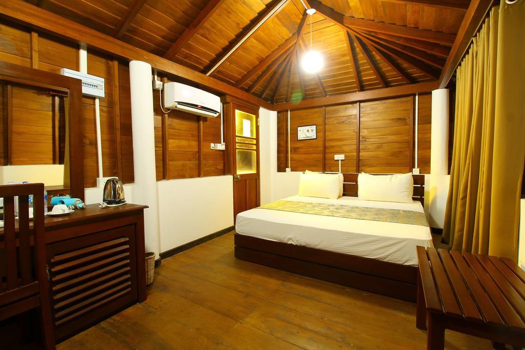 Rock Fort Beach Resort Unawatuna Esterno foto