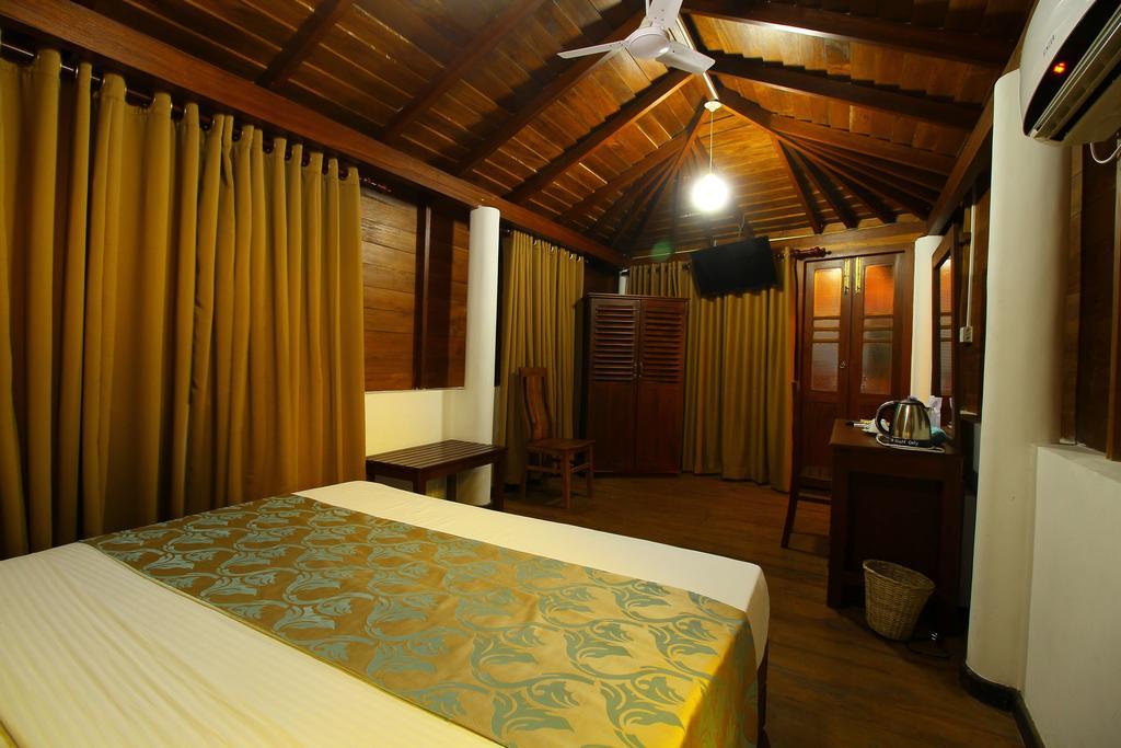 Rock Fort Beach Resort Unawatuna Esterno foto