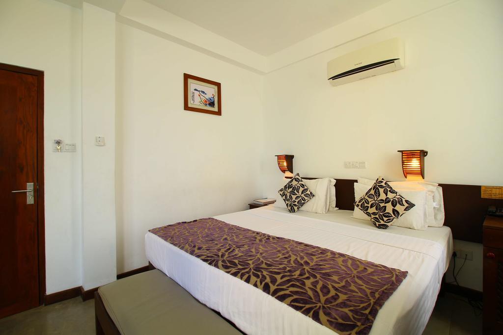 Rock Fort Beach Resort Unawatuna Esterno foto