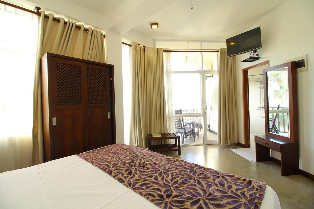 Rock Fort Beach Resort Unawatuna Esterno foto