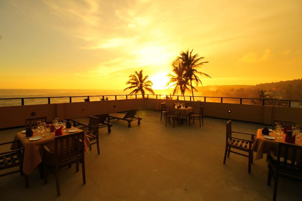 Rock Fort Beach Resort Unawatuna Esterno foto