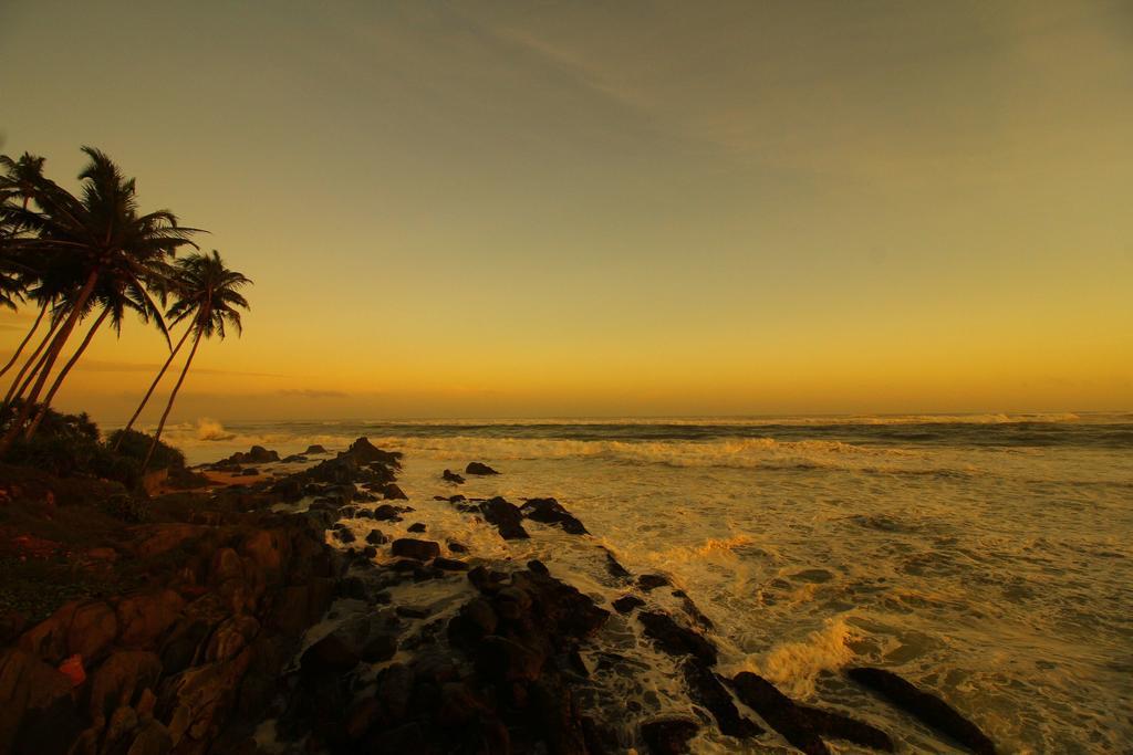 Rock Fort Beach Resort Unawatuna Esterno foto