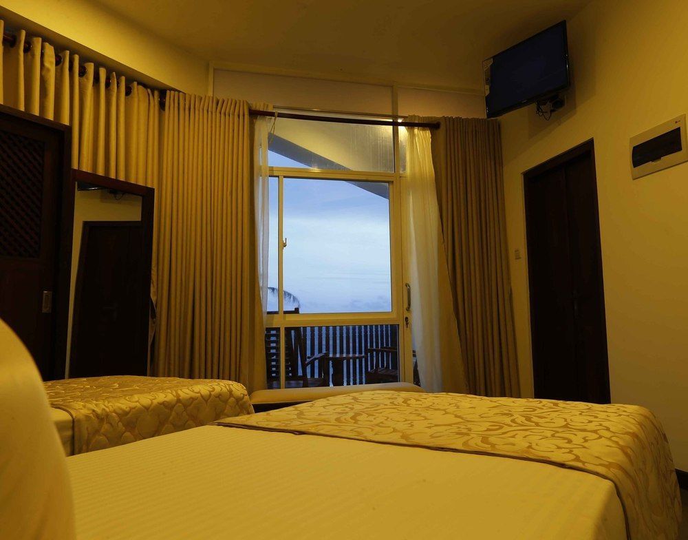 Rock Fort Beach Resort Unawatuna Esterno foto